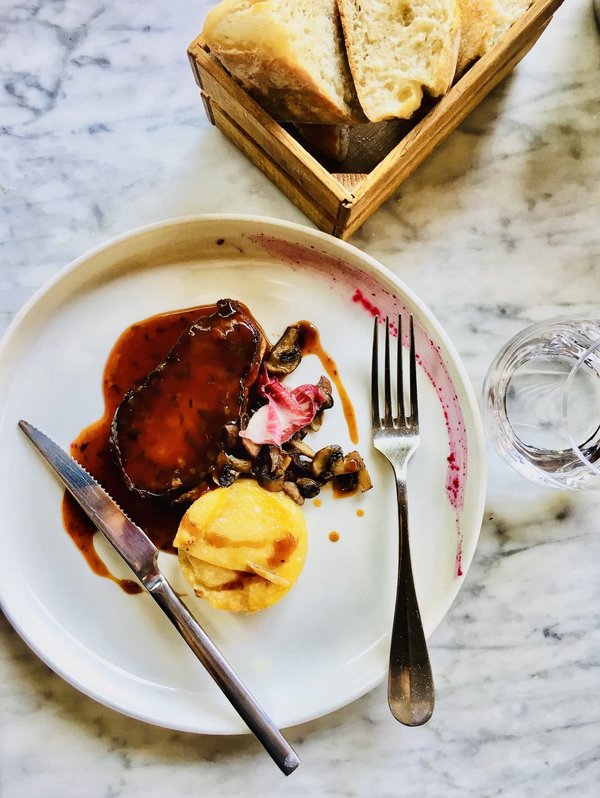 Exploration gastronomique le long du sentier des douaniers : délices culinaires et histoires savoureuses